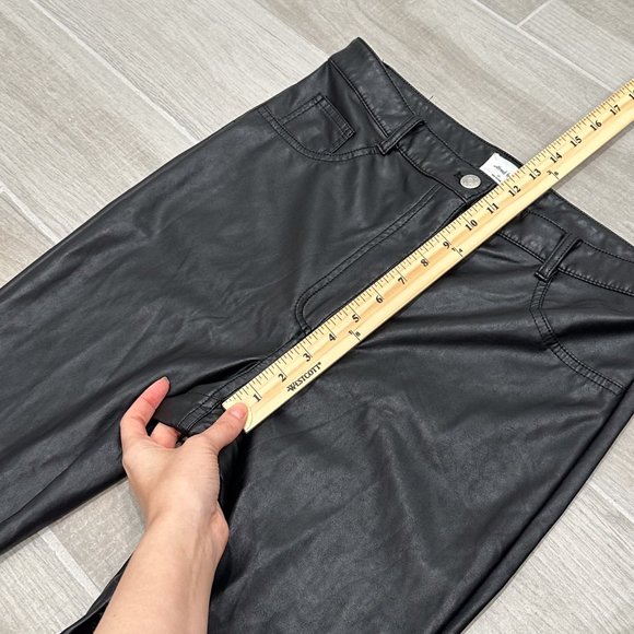 Aritzia Wilfred Charm Pant High-Waisted Vegan Faux Leather Leggings in Black - Picture 11 of 16